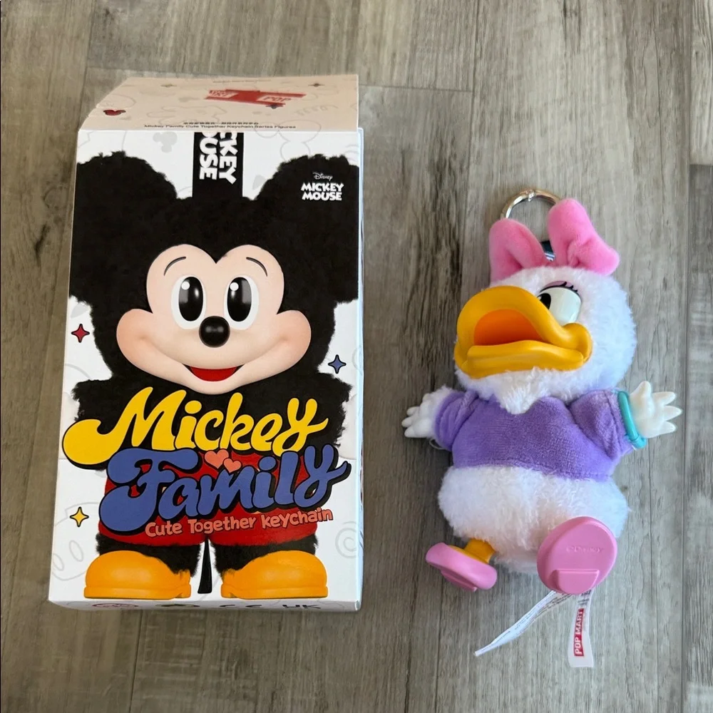 Popmart mickey family cute together daisy keychain - Picture 1 of 3
